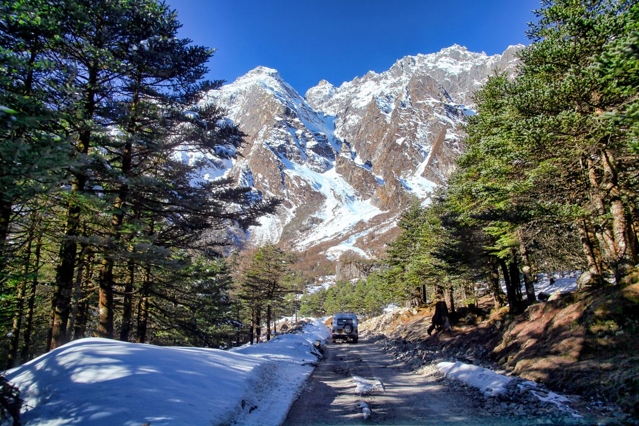the-yumthang-valley-often-experiences-snowfall-as-seen-in-the-picture